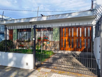 Dueño Vende Casa Parque Batlle Con Gran Fondo