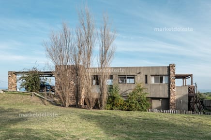 CASA EN EL CHORRO