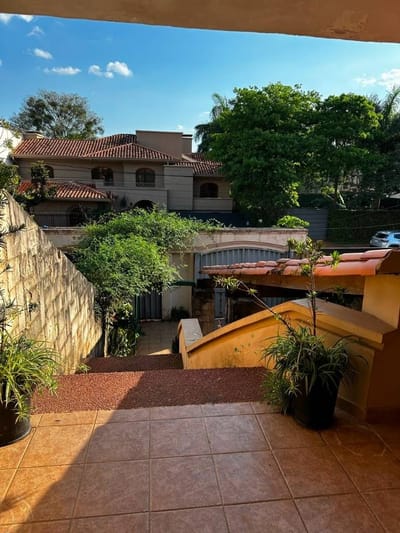 EN VENTA TRIPLEX EN BARRIO MARISCAL ESTIGARRIBIA 