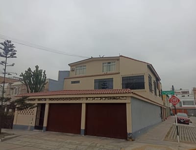 CERCADO DE LIMA - SE VENDE CASA COMO COMERCIO O VIVIENDA
