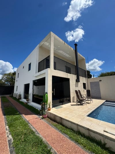Vendo Amplia y Cómoda Residencia en Lambaré, Zona San Isidro 