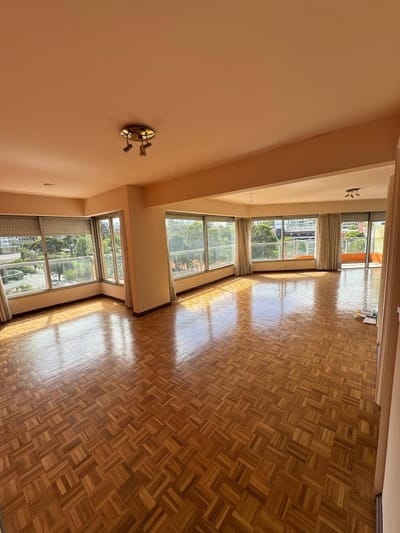 Apartamento en venta c/ cochera en Villa Biarritz