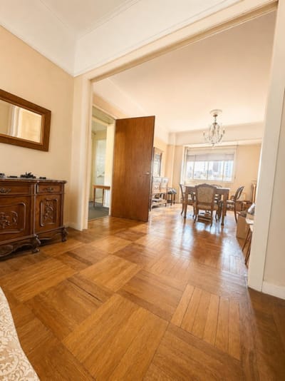 Apartamento en venta 2 dorm y serv. c/ garaje en Ciudad Vieja