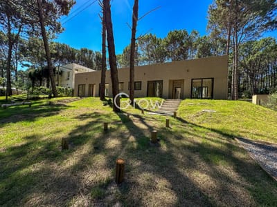 Hermosa casa en Laguna del Sauce. Punta del Este