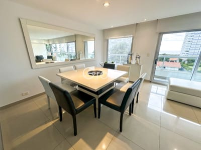 Exclusivo departamento semi piso en Playa Brava, Punta del Este!