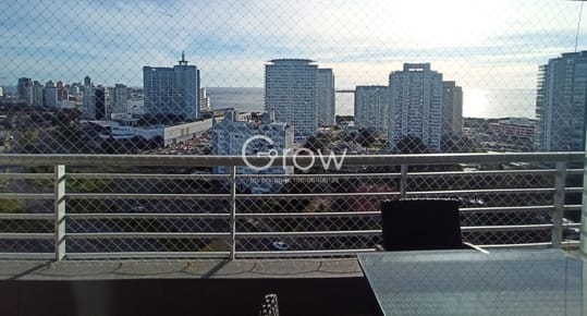 Piso alto en Playa Mansa, torre moderna y con servicios