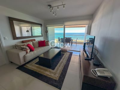 Piso alto en venta con vistas al mar en Torre Icon Brava