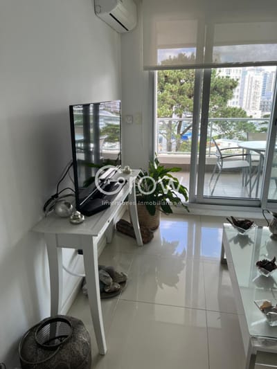 Apartamento en alquiler de verano en Playa Brava, edificio full amenities!