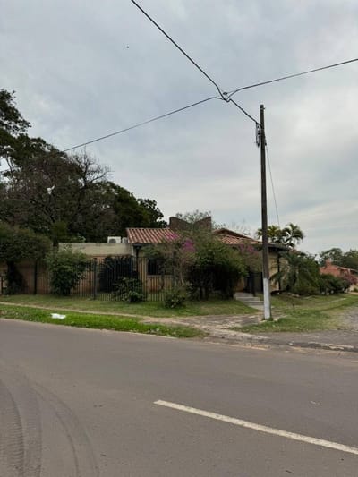 AMPLIA RESIDENCIA EN VENTA EN LAMBARE