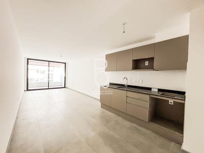 Apartamento 1 dormitorio en Pocitos con patio, parrillero y garaje fijo