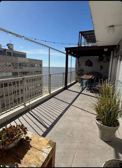 ALQUILER | Apartamento  Pent-house 2 dormitorios (1 suite) con Garage Gran balcon en  Pocitos vista al mar
