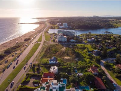 Terreno de 10.376 m2 para inversión de 3 torres Punta del Este