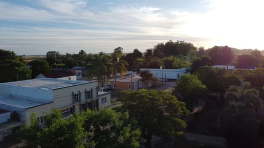 VENTA | Terreno en Garzón de 590m2, a media cuadra de la plaza, con construccion  para reciclar.