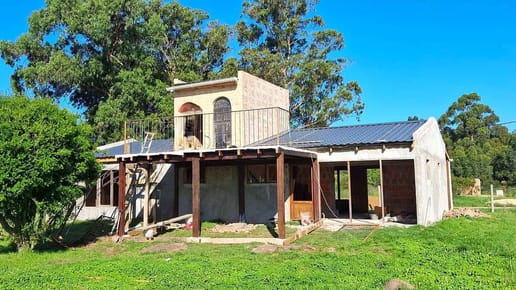 VENTA | Casa en  Barra de Portezuelo, 1000 m2 de terreno,dormitorios luminosos,espacios grandes,cabaña al fondo generando renta