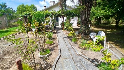 VENTA  Casa en Canteras de Marelli, 2 dormitorios,1iving comedor,1 baño,( 1200 m2 superficie total del terreno), parrillero, amplio jardín.