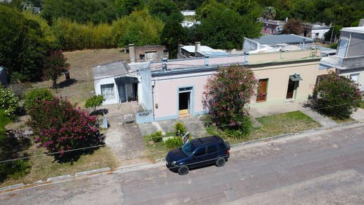 VENTA | Casa en  Aiguá , 2 dormitorios, 1 baño, living comedor, cocina, estufa a leña,  galpón ,terreno muy amplio.