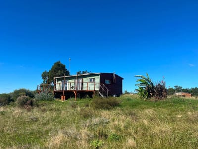 VENTA | Chacra 5 ha en Aiguá con casa principal. Amplio deck, monte nativo, Laguna y huerta.
