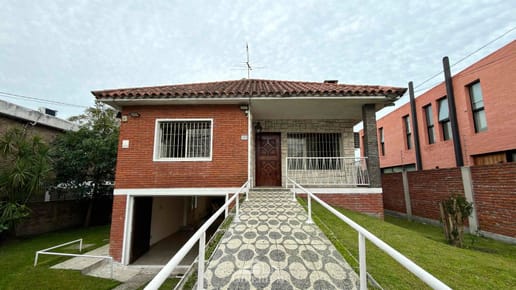 Venta casa 3 dormitorios y 3 baños Carrasco