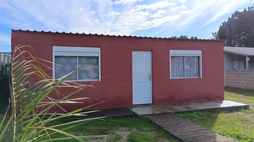 ALQUILER | Casa en Las Toscas. 1 dormitorio. 1 baño. Jardín al frente.