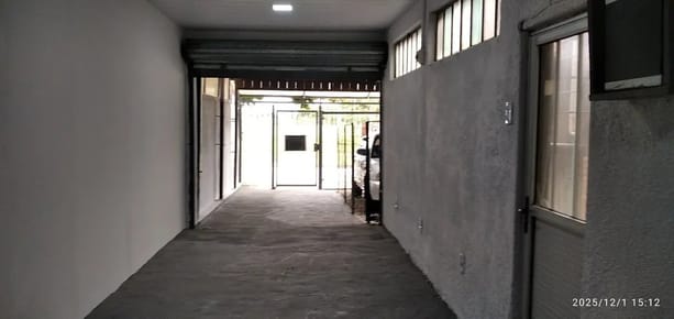 ALQUILER //Amplio local comercial de 120 m² en Avenida Islas Canarias, Montevideo