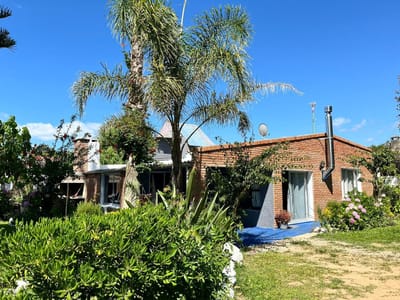 Venta Casa + Cabaña a Metros de la Playa Costa Azul Rocha