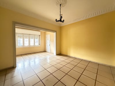 Venta de Casa 3 dormitorios, 2 Apartamentos más garaje REDUCTO