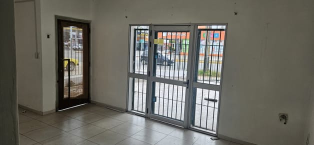 Alquiler de local comercial en Pando.