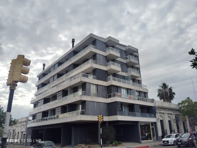 Tu espacio en Salto: apartamento con balcón y garaje