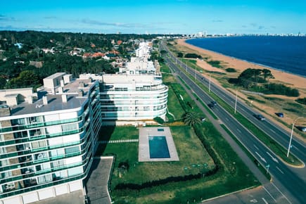 Venta Apartamento 2 dormitorios, Punta del Este. Primera Línea Playa Mansa.