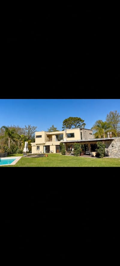 Alquilo Casa Punta Del Este 4 dormitorios con dependencia.