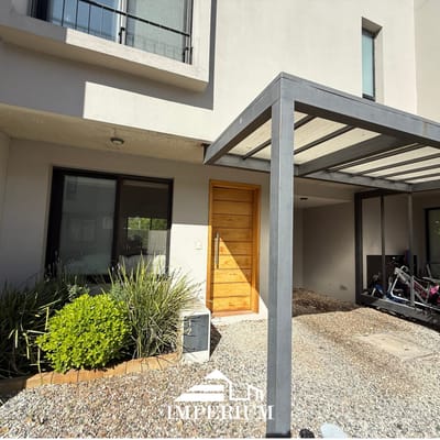 Venta Casa 2 dormitorios 3 baños con patio y cochera en Barra de Carrasco