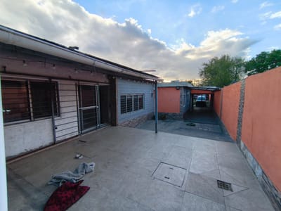 CASA EN ALQUILER 3 DORMITORIOS CON COCHERA Y FONDO