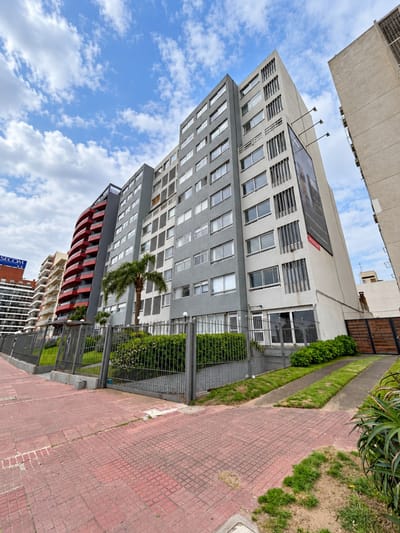 Venta Apartamento 2 dormitorios Con Vista Al Mar Malvin.