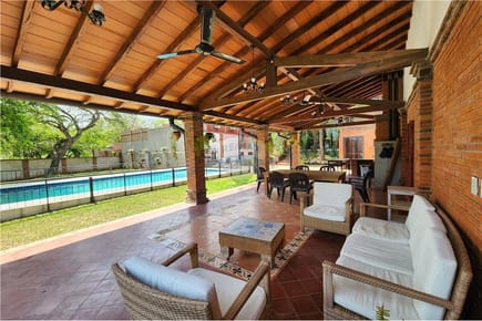 San Bernardino: Casa Moderna con Piscina