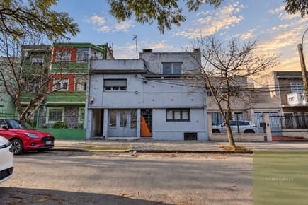 Venta casa en la blanqueada  con barbacoa y cochera