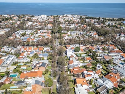 Venta de casa de 3/4 dormitorios en Punta Gorda. Beyrouth y Ciudad de París.