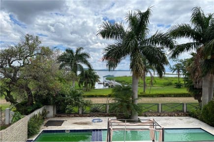 VENDO RESIDENCIA EN SAN BERNARDINO CON MUELLE PROPIO AL LAGO