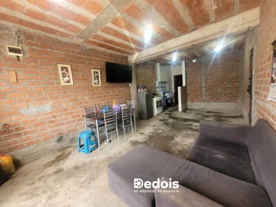 ¡VENTA CASA A DOS CUADRAS DE AV. TUPAC AMARU!