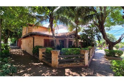 Vendo en Lambare Hermosa Residencia Zona Privilegiada