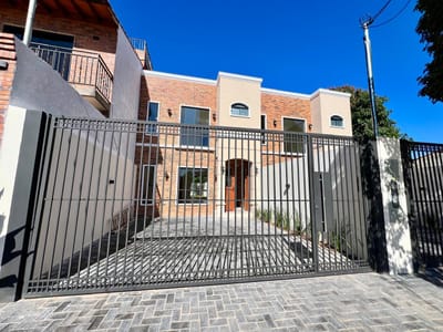 Venta hermoso Duplex a estrenar de estilo toscano en Lambare