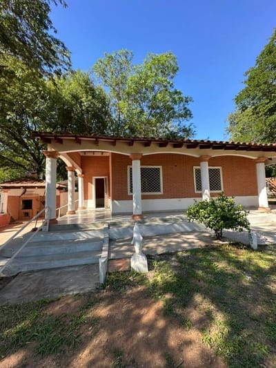 Casa quinta en esquina terreno de 2.040 m² | Limpio
