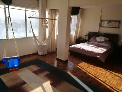 Soleado departamento en plena av. Arce