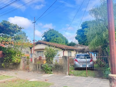 Vendo terreno con casa a demoler en Barrio Santa María, Asunción!