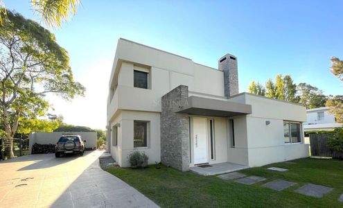 Venta casa minimalista 5 dormitorios, piscina | San Nicolás