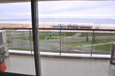 PRECIO ACTUALIZADO .Magnífica torre con todos los servicios , muy bien ubicada frente a Brava y a pasos de la Península