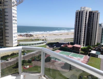 Apartamento en Brava, 2 dormitorios más servicio