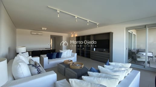 Exclusivo Apartamento de 2 dormitorios frente a Playa Brava Punta del Este