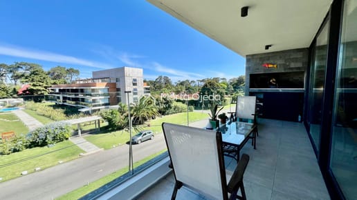 Apartamento en Venta Playa Mansa 2 dormitorios con parrillero propio Punta del Este