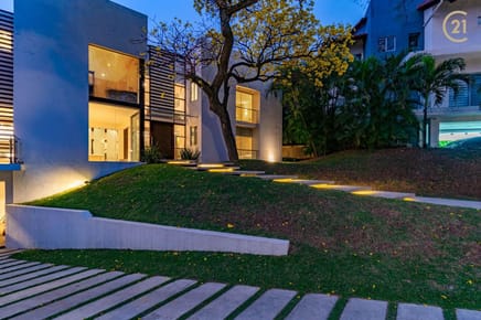 CASA DE LUJO EN VENTA - COLINAS DEL URUBO II