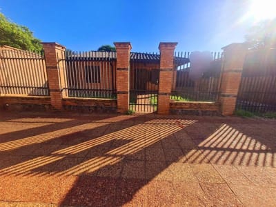 VENDO CASA EN SAN LORENZO